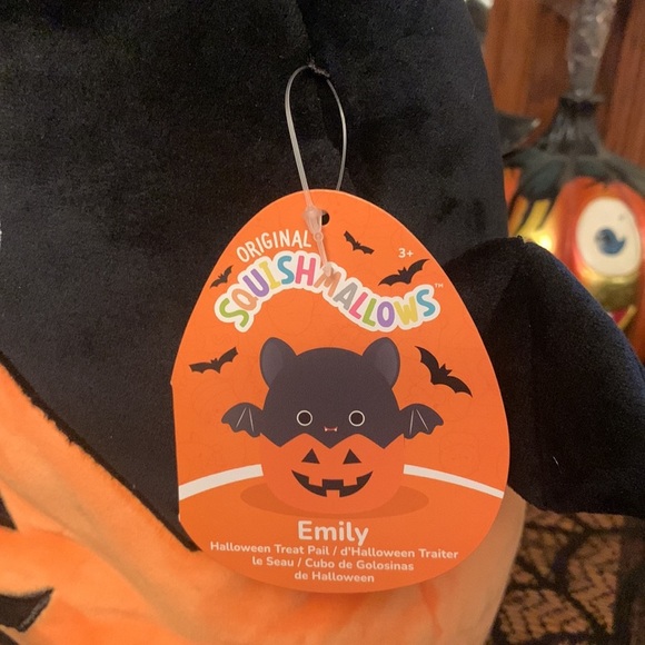 EMILY 🦇 Pumpkin Bat Candy Pail Halloween 2023 Original Squishmallow ☆》NWT《☆ - Picture 7 of 8